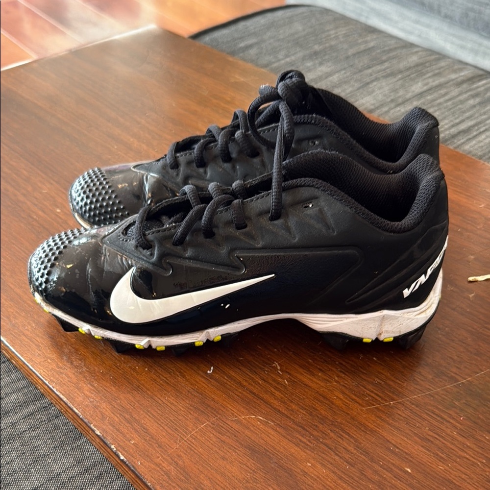 Nike Black and White Baseball Cleats